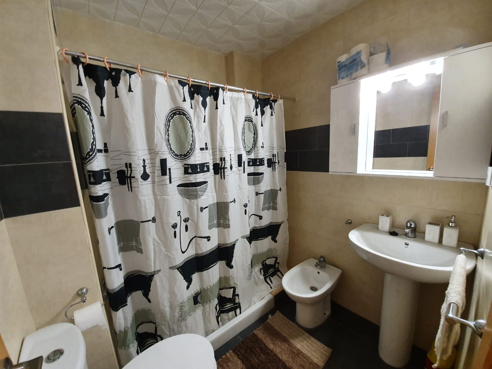 Two-Bedroom Apartment in Torrevieja Town Centre, Steps from the Beach image 11