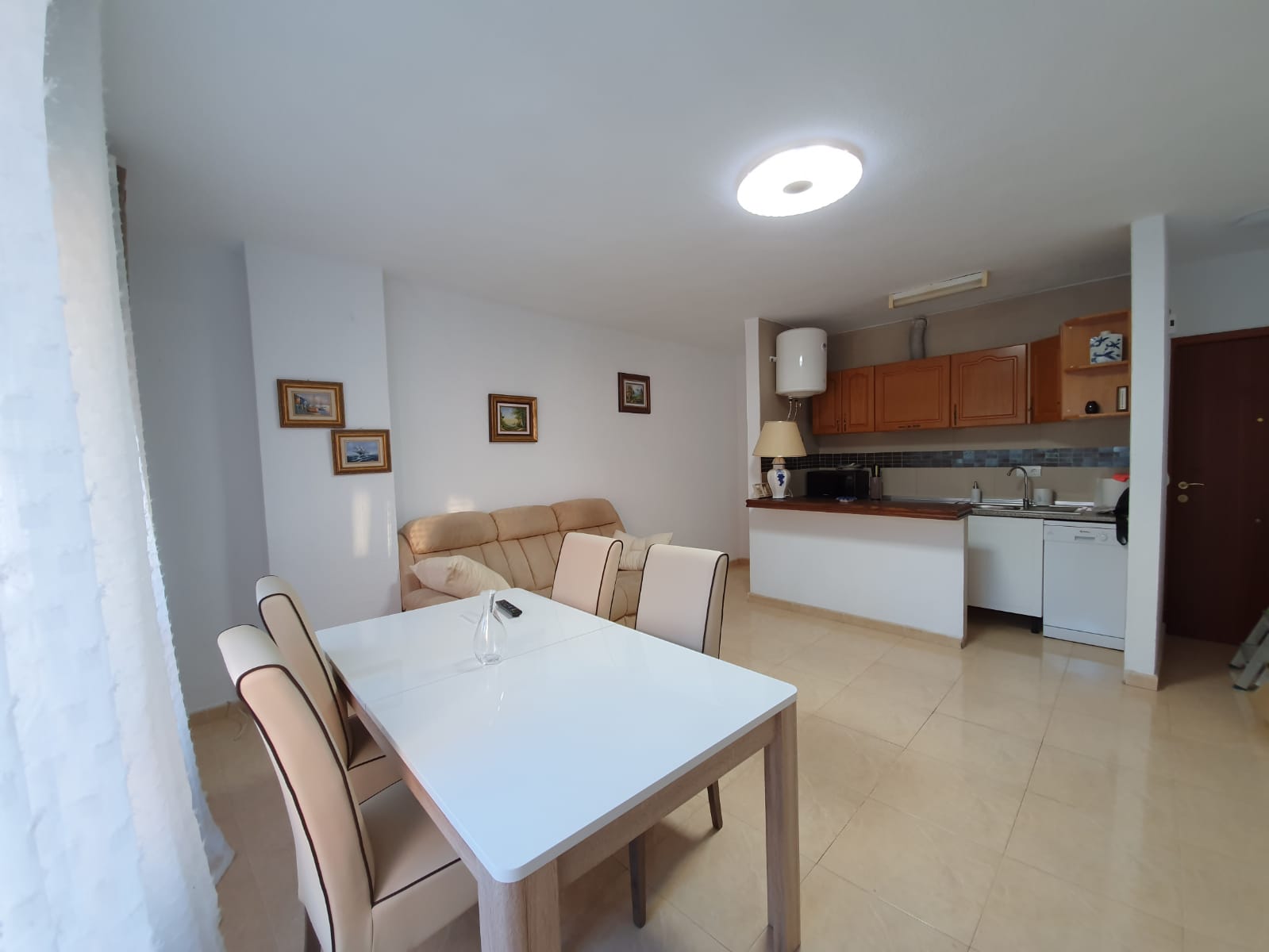Two-Bedroom Apartment in Torrevieja Town Centre, Steps from the Beach image 15