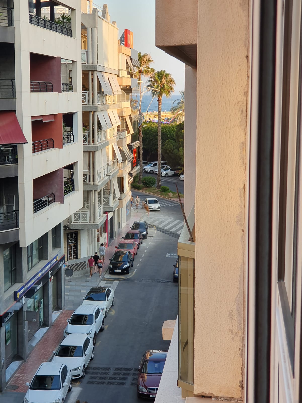 Two-Bedroom Apartment in Torrevieja Town Centre, Steps from the Beach image 25