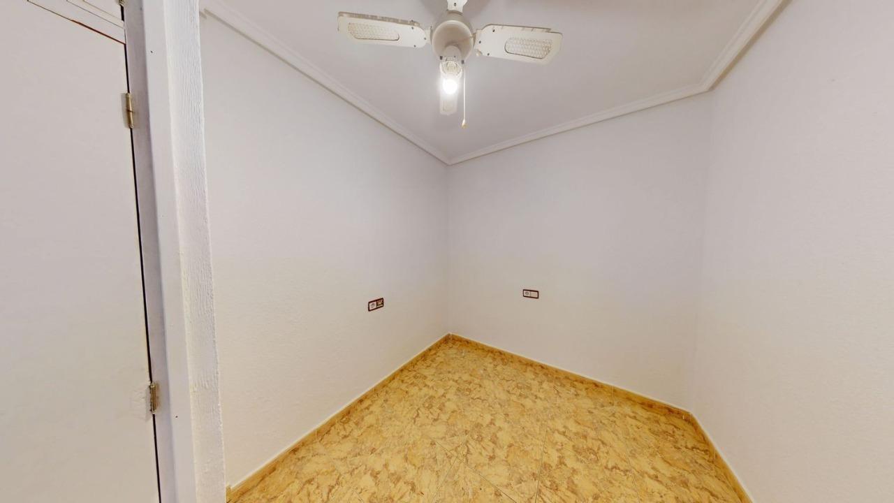 2-Bedroom Apartment with Communal Pool Near Playa del Cura, Torrevieja image 17