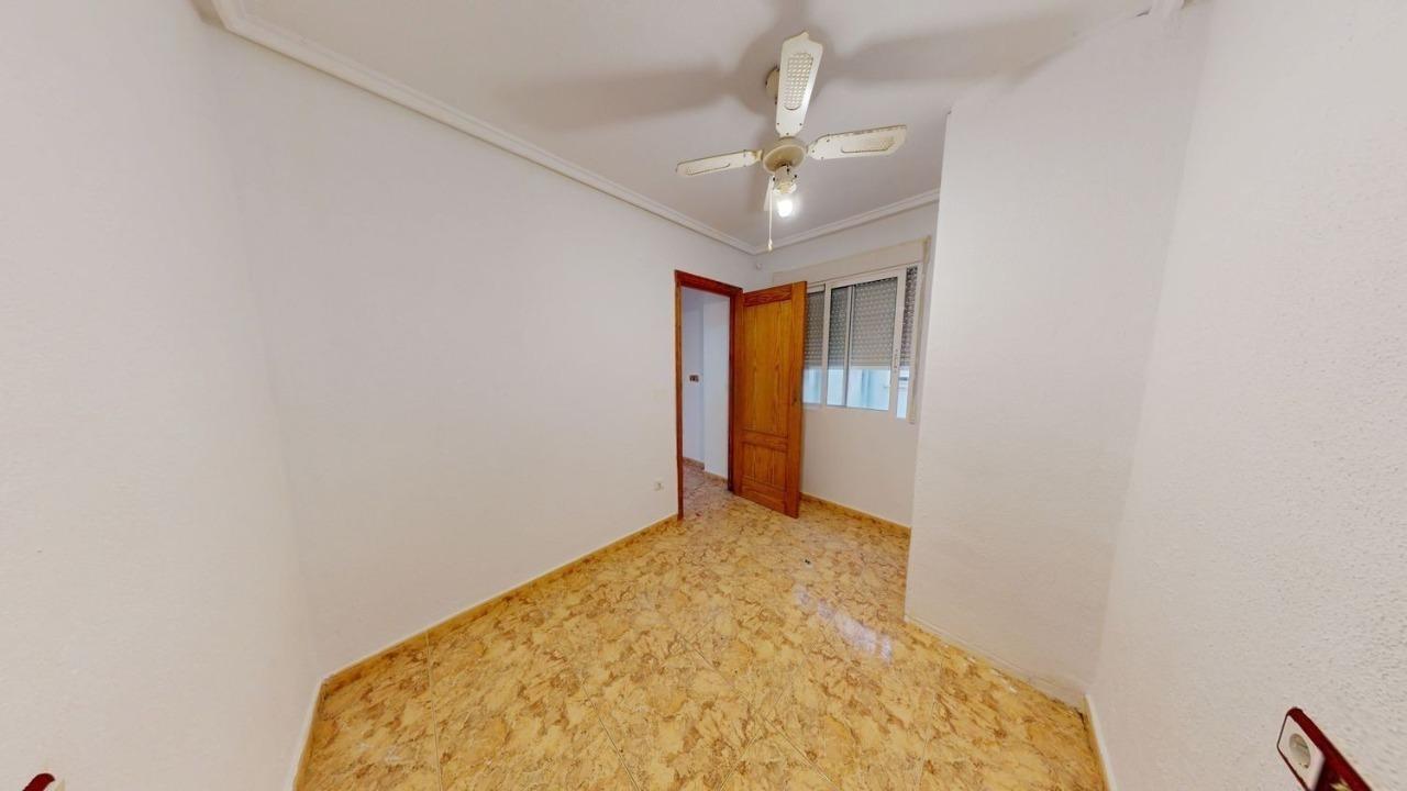 2-Bedroom Apartment with Communal Pool Near Playa del Cura, Torrevieja image 18
