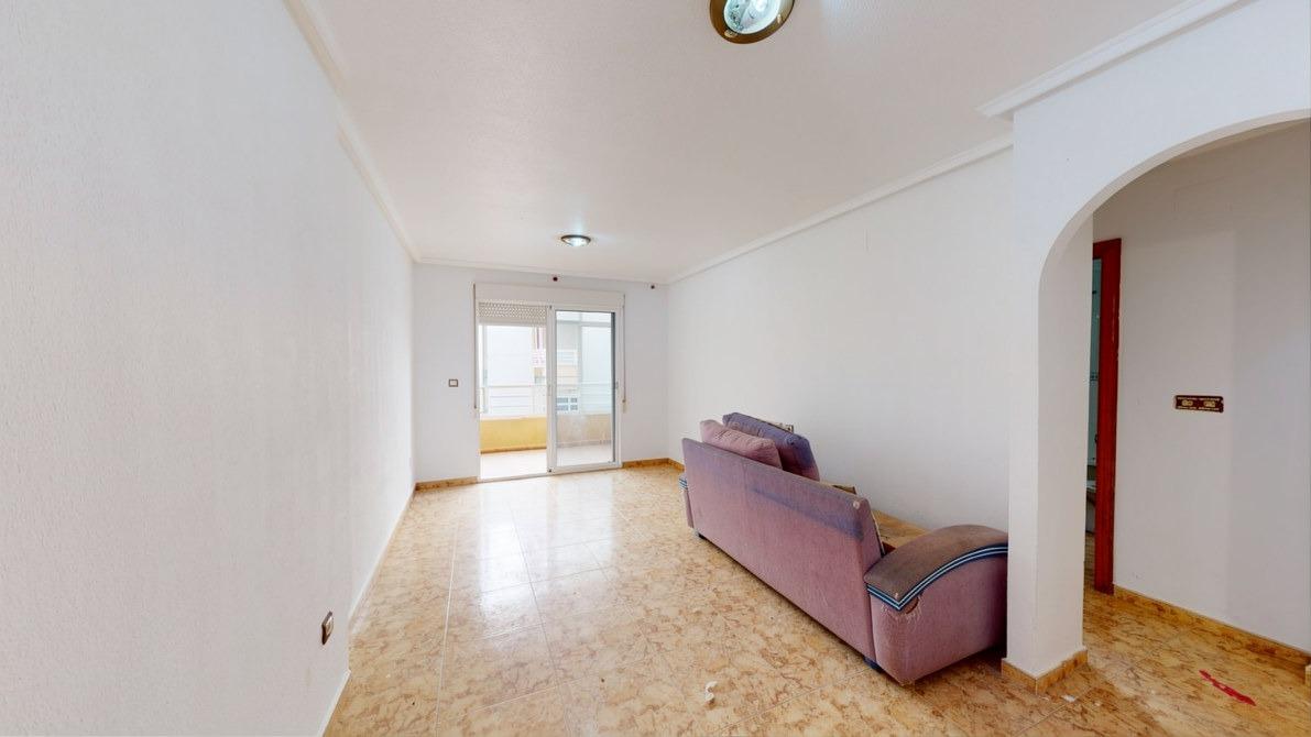 2-Bedroom Apartment with Communal Pool Near Playa del Cura, Torrevieja image 13