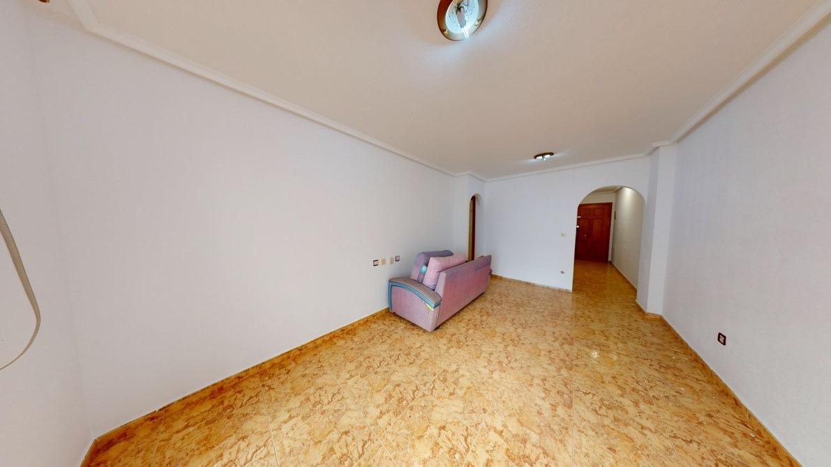2-Bedroom Apartment with Communal Pool Near Playa del Cura, Torrevieja image 15