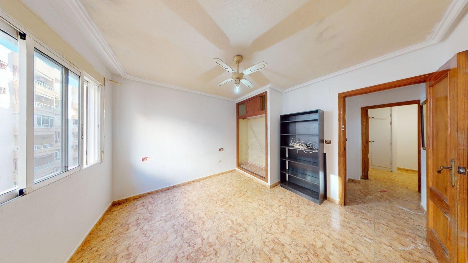 2-Bedroom Apartment with Communal Pool Near Playa del Cura, Torrevieja image 3