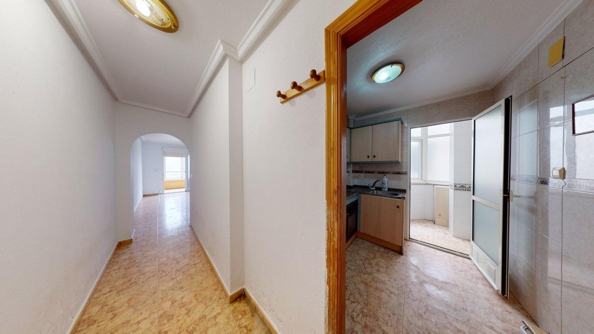 2-Bedroom Apartment with Communal Pool Near Playa del Cura, Torrevieja image 8