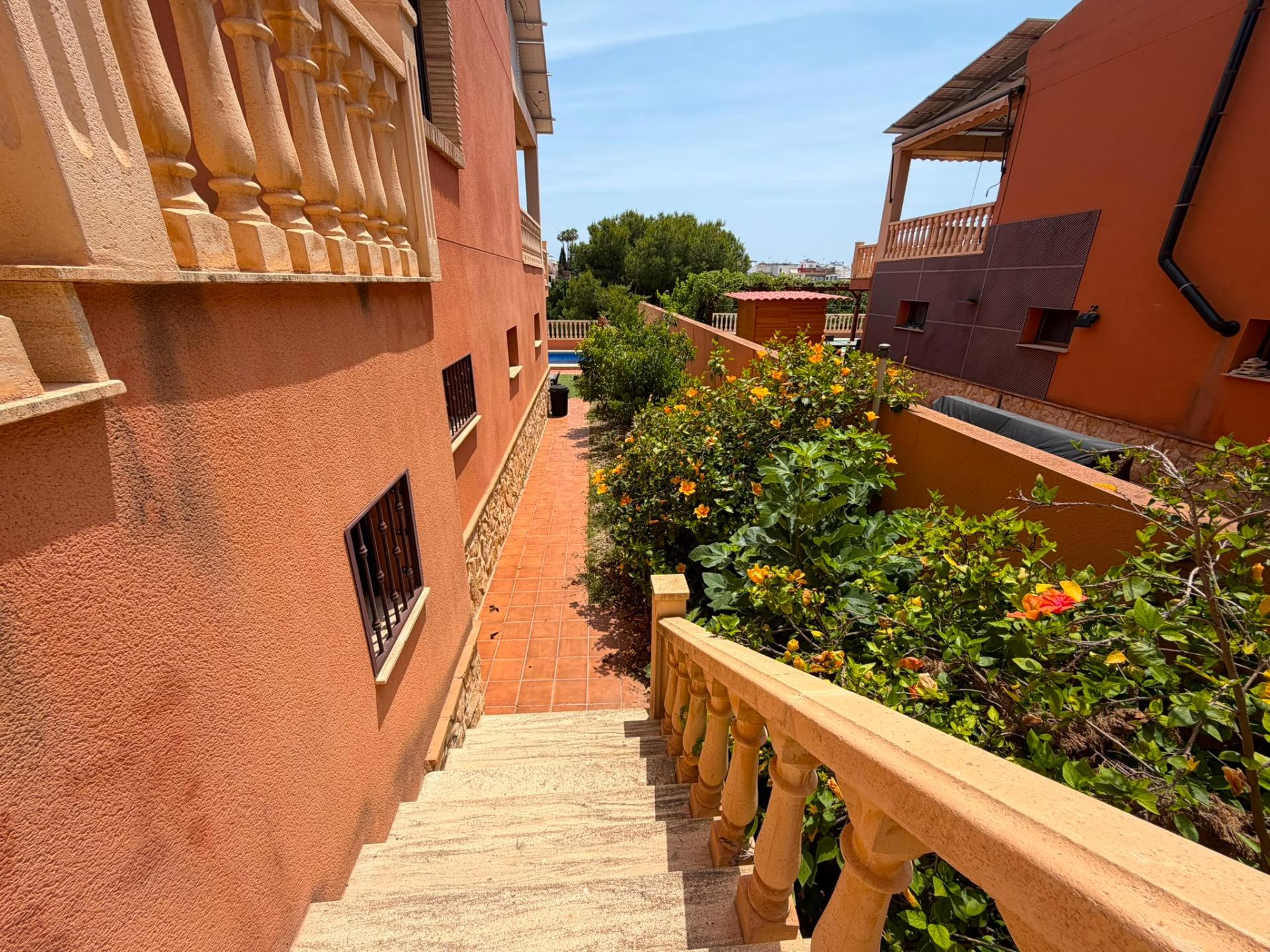 VILLA IN LOS BALCONES WITH 4 BEDROOMS, 4 BATHROOMS, PRIVATE POOL, AND GARAGE image 12