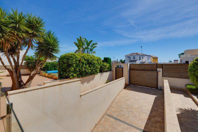 Exclusive 4-Bedroom Luxury Villa with Sea Views, Pool and Smart Home System in Torrevieja (La Mata / Torreblanca) image 39