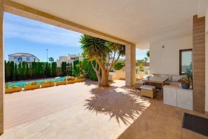 Exclusive 4-Bedroom Luxury Villa with Sea Views, Pool and Smart Home System in Torrevieja (La Mata / Torreblanca) image 3