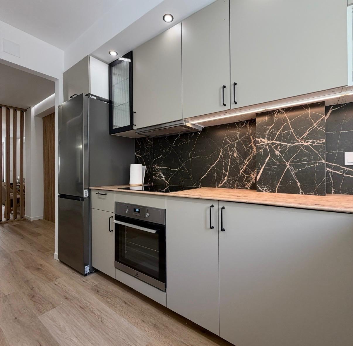 Fully Renovated 2-Bedroom Apartment Just 50 Metres from the Beach in Torrevieja image 2