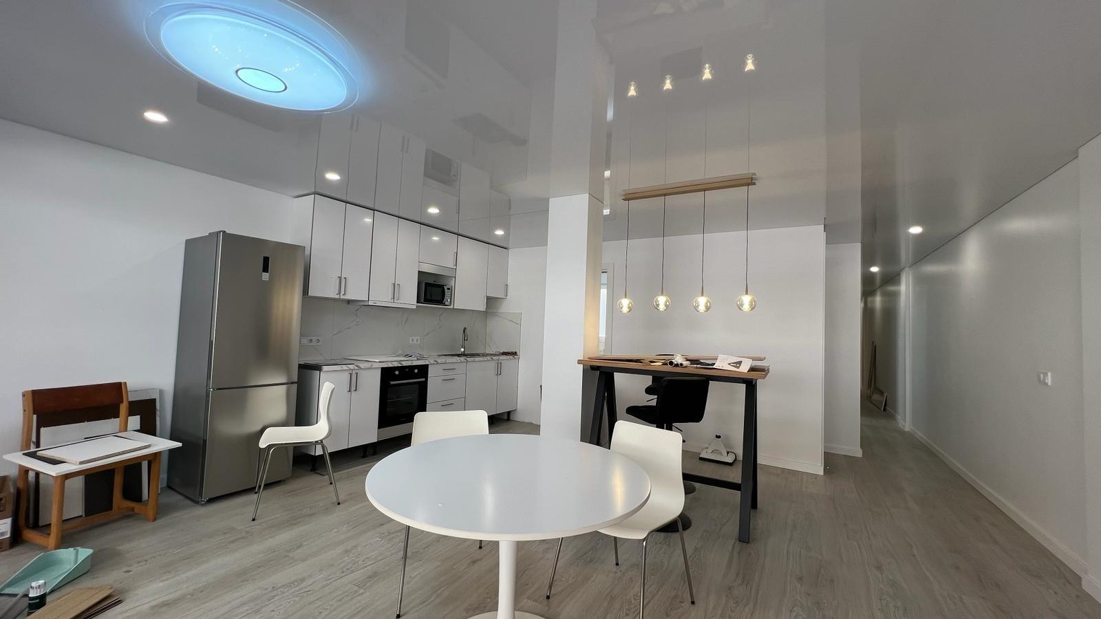 Fully Renovated 3-Bedroom Apartment with Sea Views near La Acequión Beach image 2