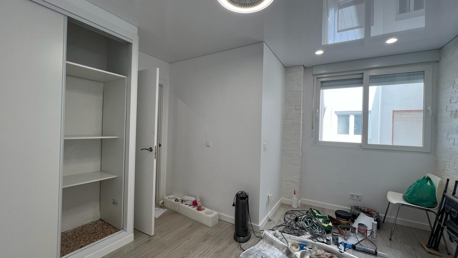 Fully Renovated 3-Bedroom Apartment with Sea Views near La Acequión Beach image 4