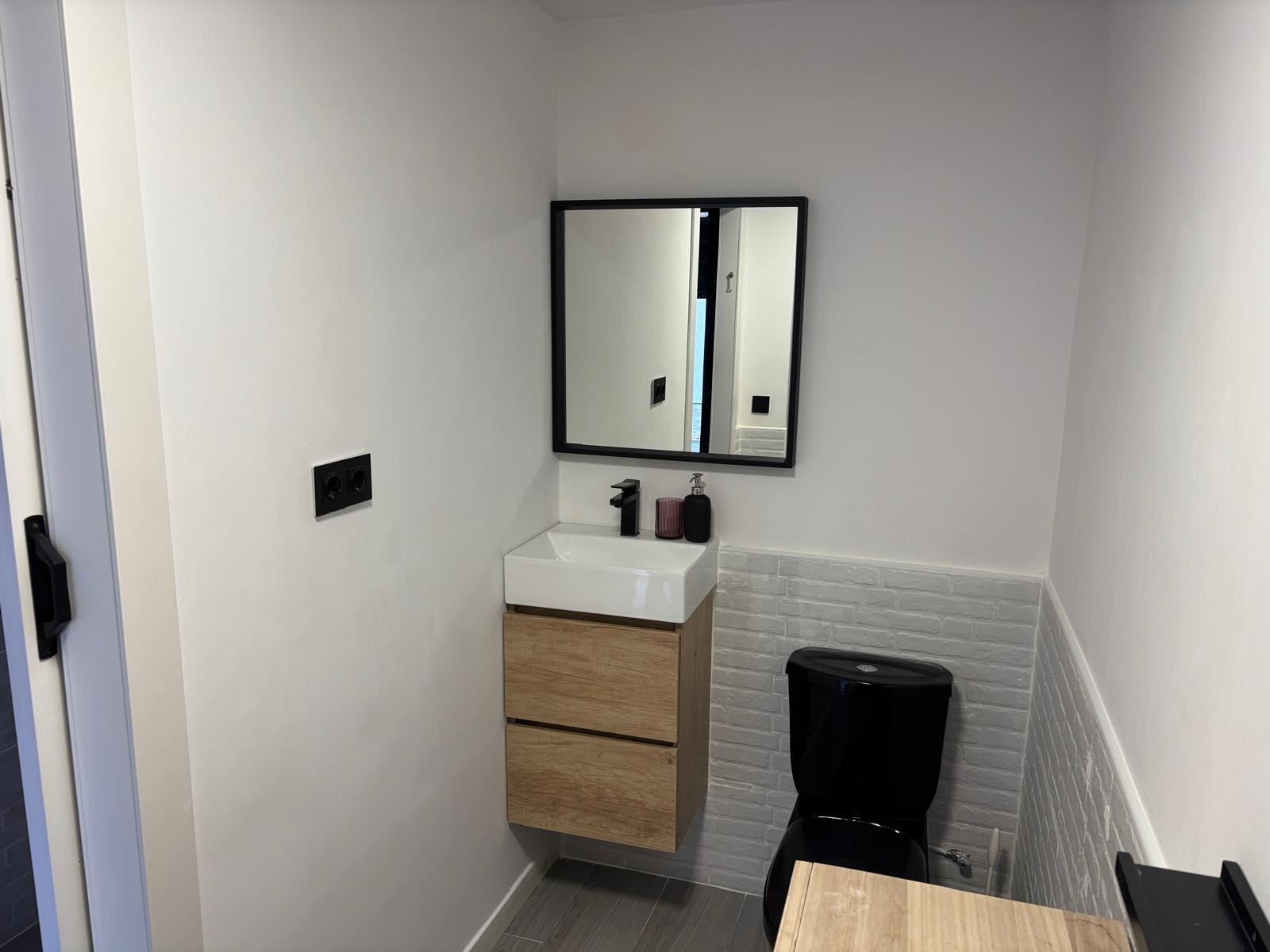 Fully Renovated 4-Bedroom Townhouse with Investment Potential in Central Torrevieja image 57
