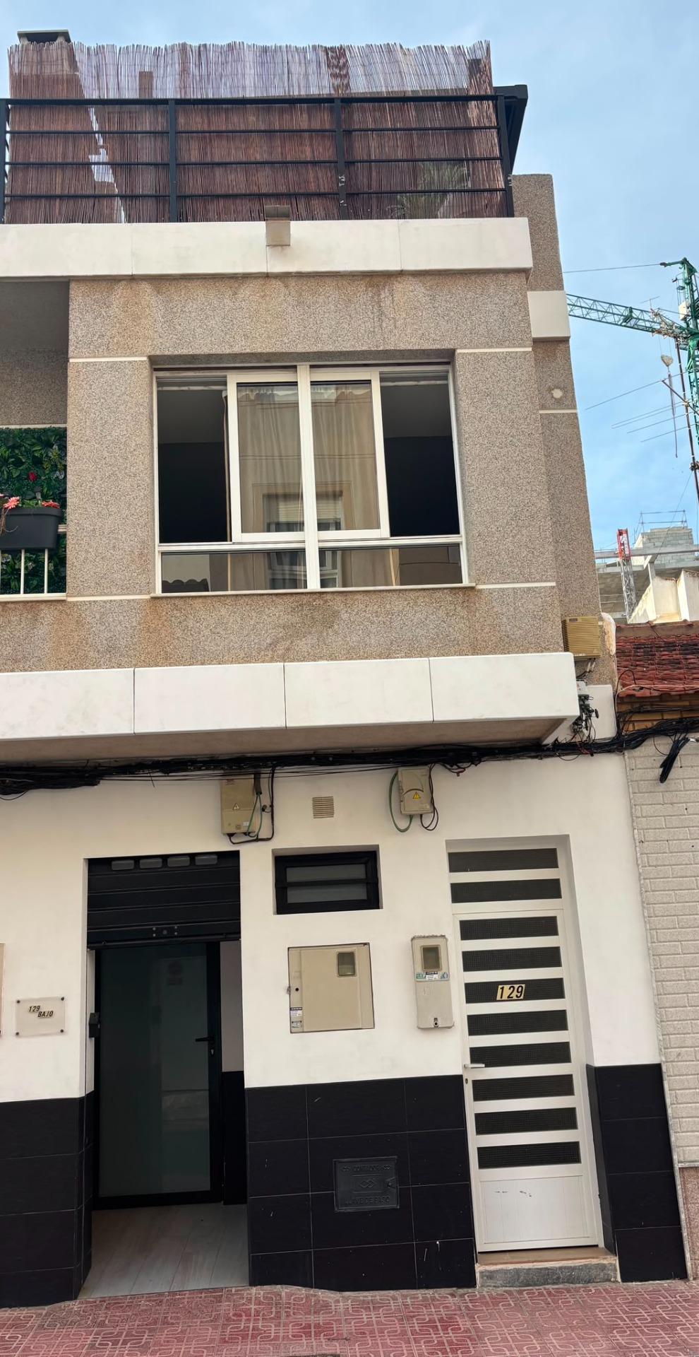 Fully Renovated 4-Bedroom Townhouse with Investment Potential in Central Torrevieja image 15