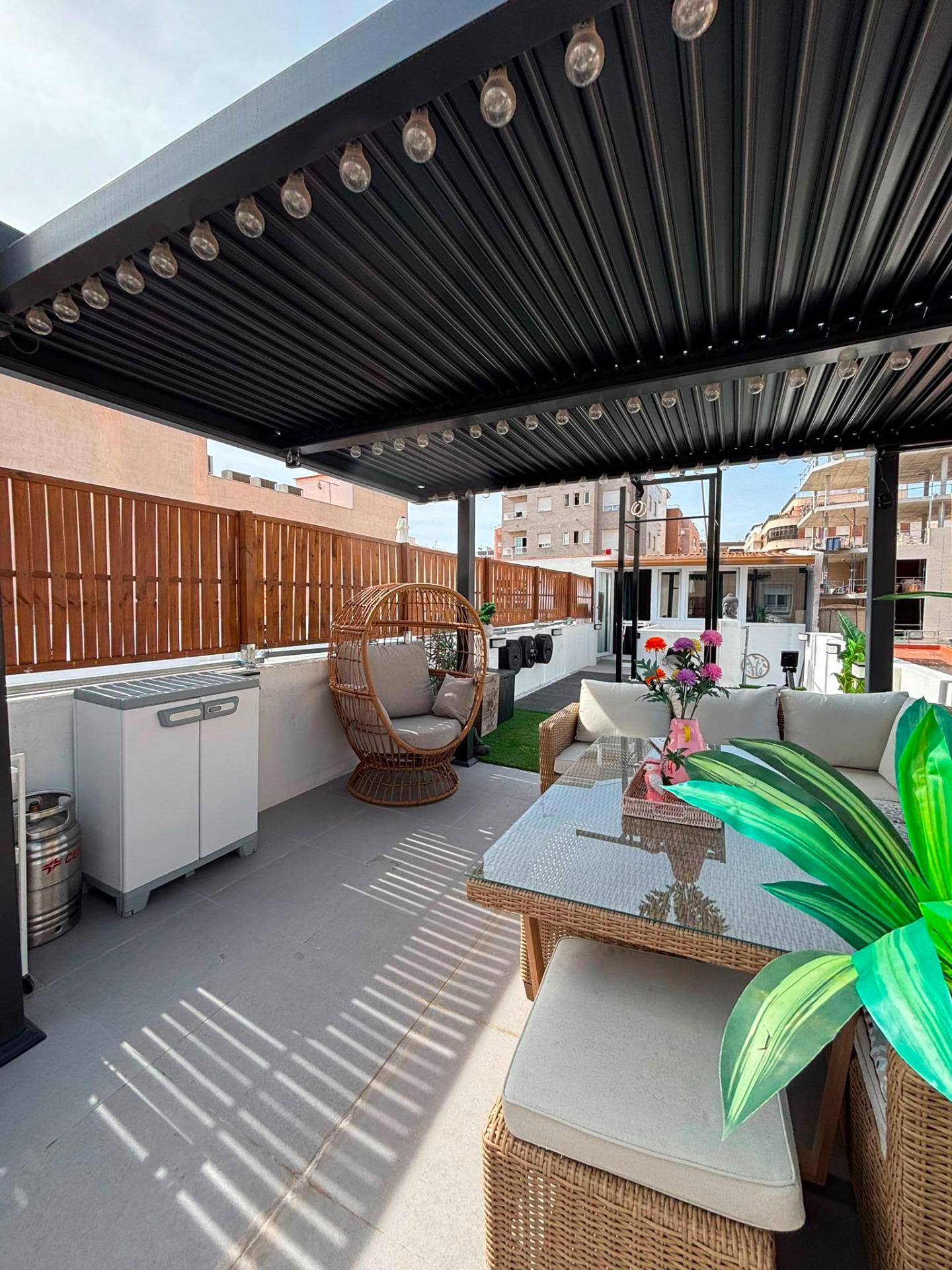 Fully Renovated 4-Bedroom Townhouse with Investment Potential in Central Torrevieja image 4