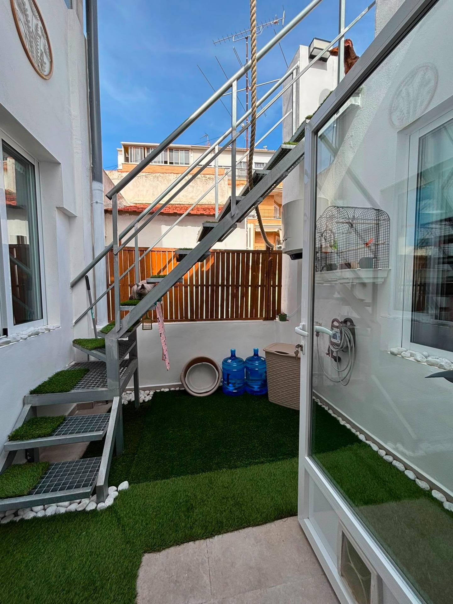 Fully Renovated 4-Bedroom Townhouse with Investment Potential in Central Torrevieja image 8