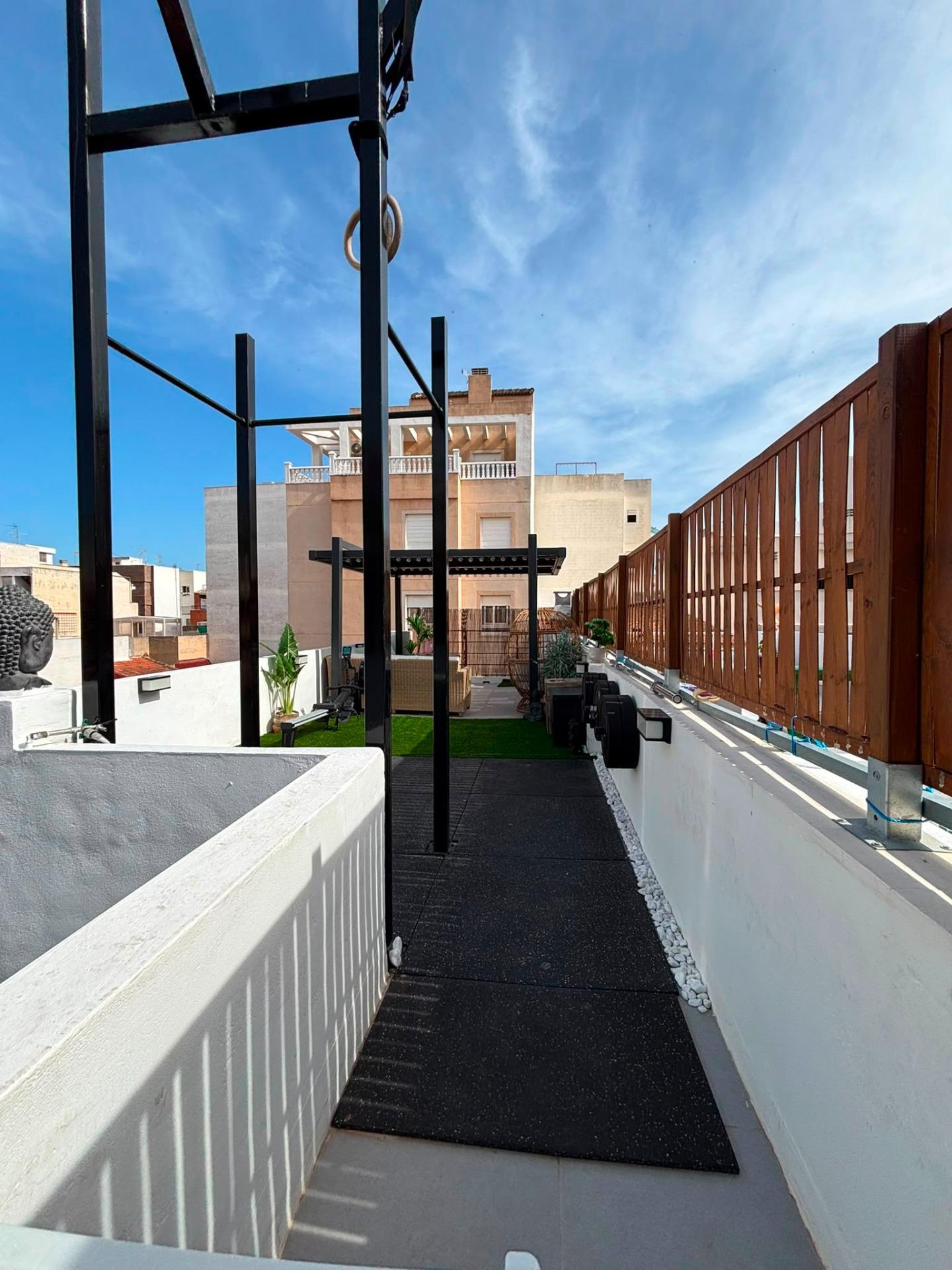 Fully Renovated 4-Bedroom Townhouse with Investment Potential in Central Torrevieja image 13