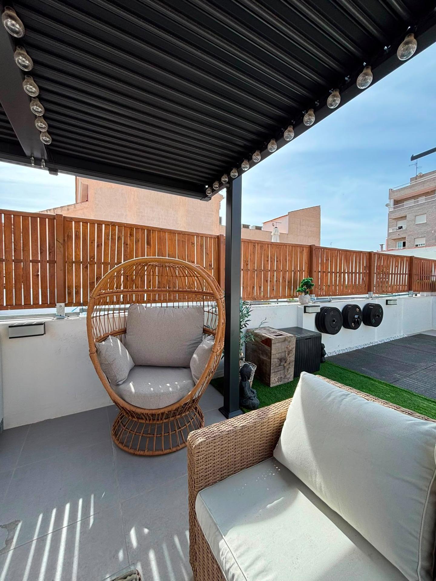 Fully Renovated 4-Bedroom Townhouse with Investment Potential in Central Torrevieja image 5