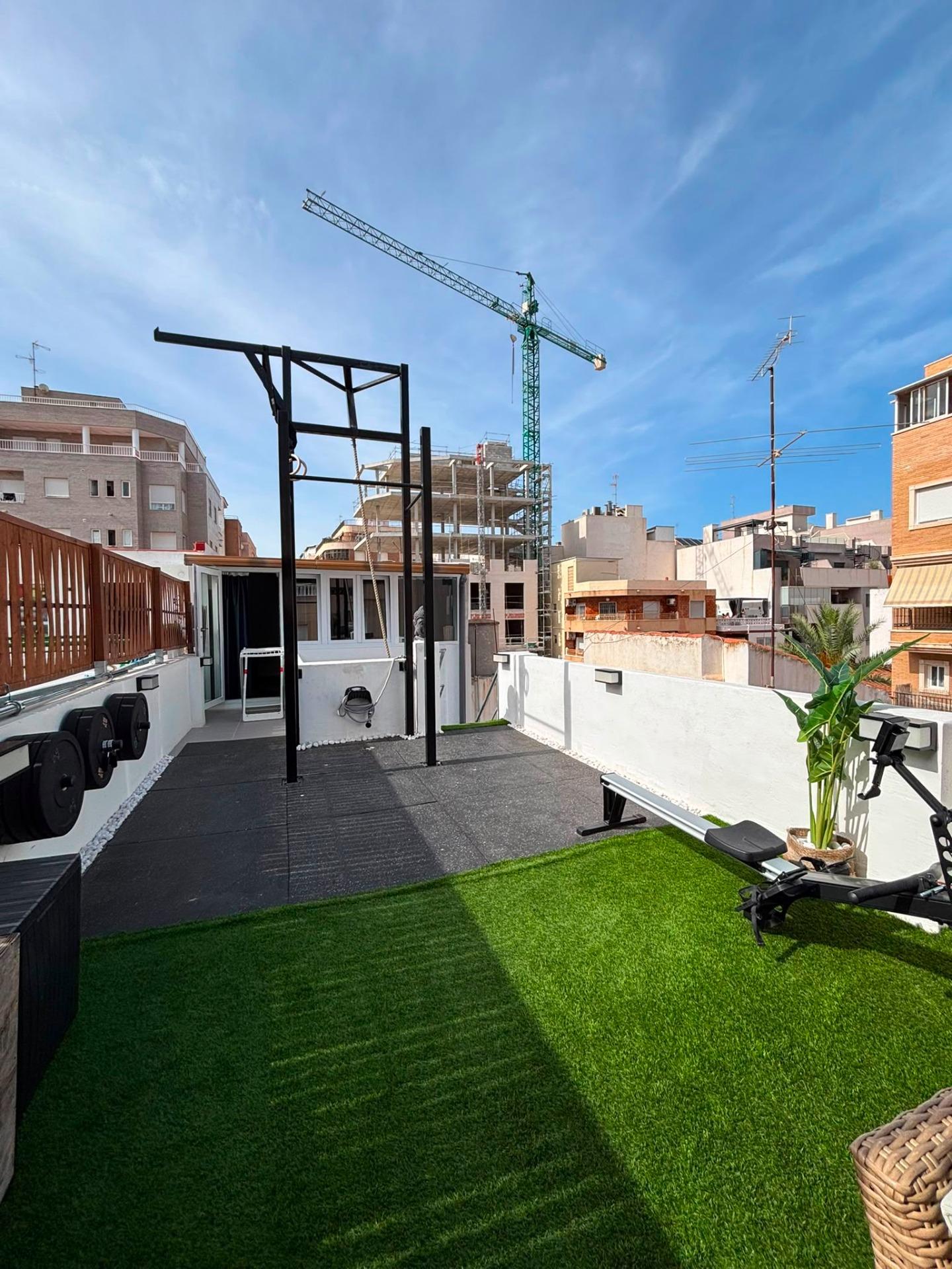 Fully Renovated 4-Bedroom Townhouse with Investment Potential in Central Torrevieja image 6