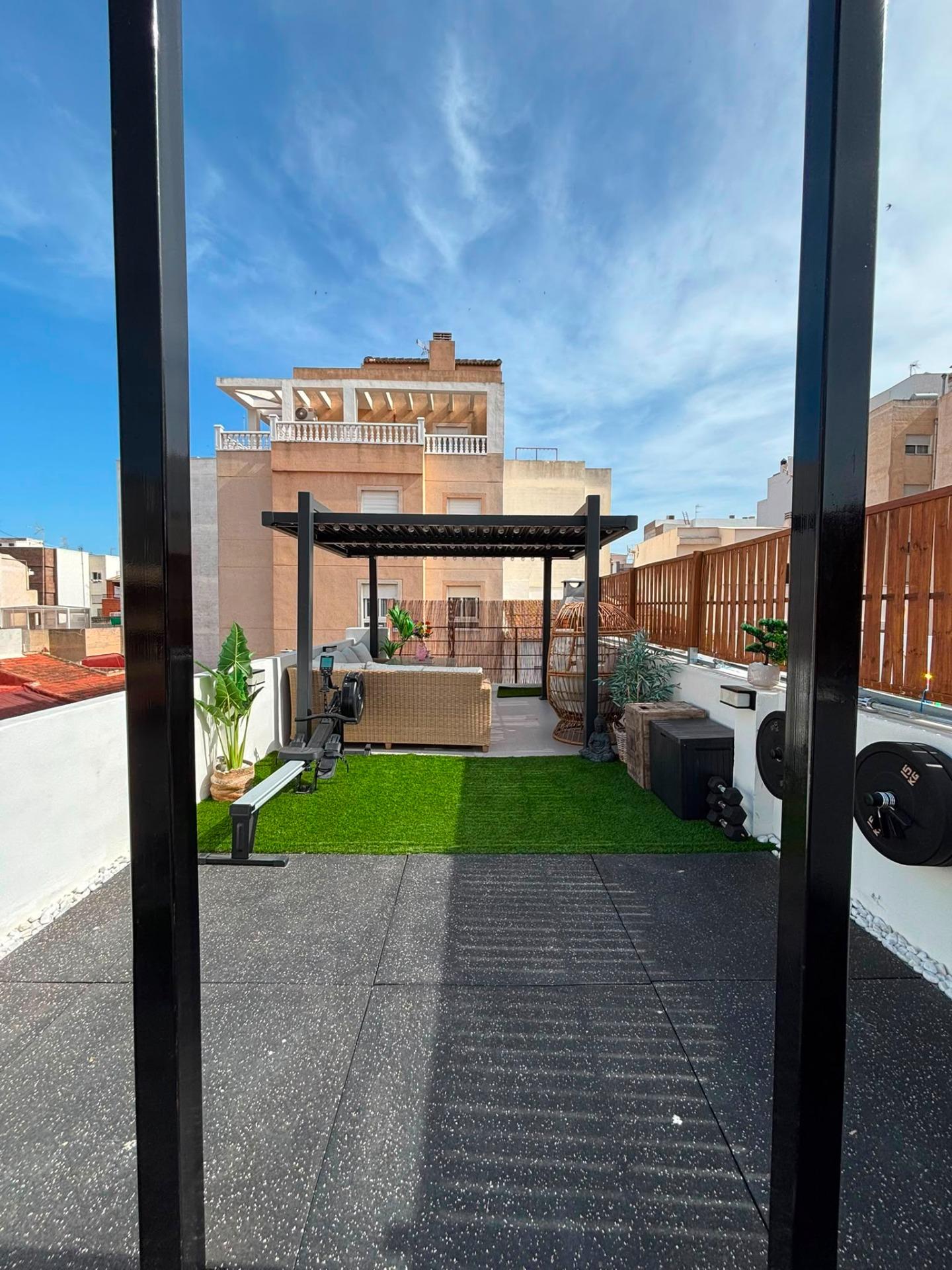 Fully Renovated 4-Bedroom Townhouse with Investment Potential in Central Torrevieja image 9