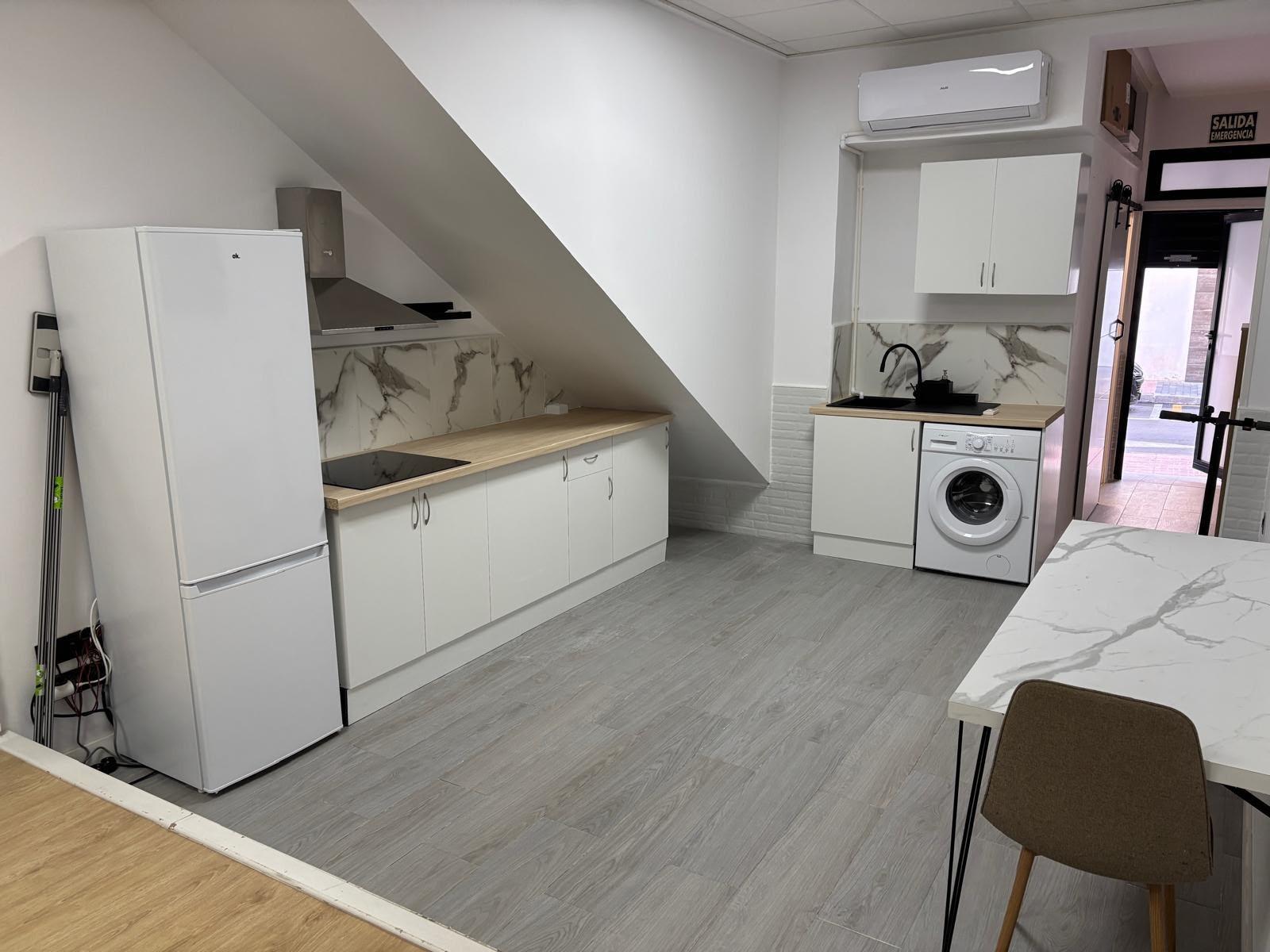 Fully Renovated 4-Bedroom Townhouse with Investment Potential in Central Torrevieja image 27