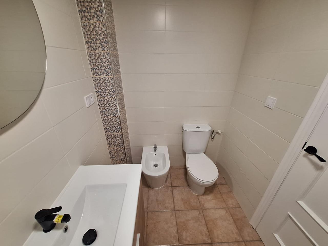 Fully Renovated South-Facing Bungalow Next to Habaneras & Carrefour in Torrevieja image 18