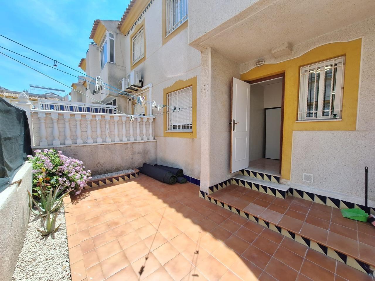 Fully Renovated South-Facing Bungalow Next to Habaneras & Carrefour in Torrevieja image 5