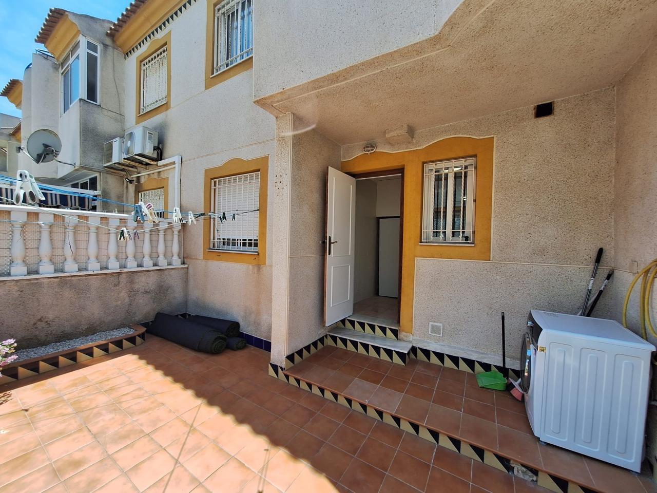 Fully Renovated South-Facing Bungalow Next to Habaneras & Carrefour in Torrevieja image 4