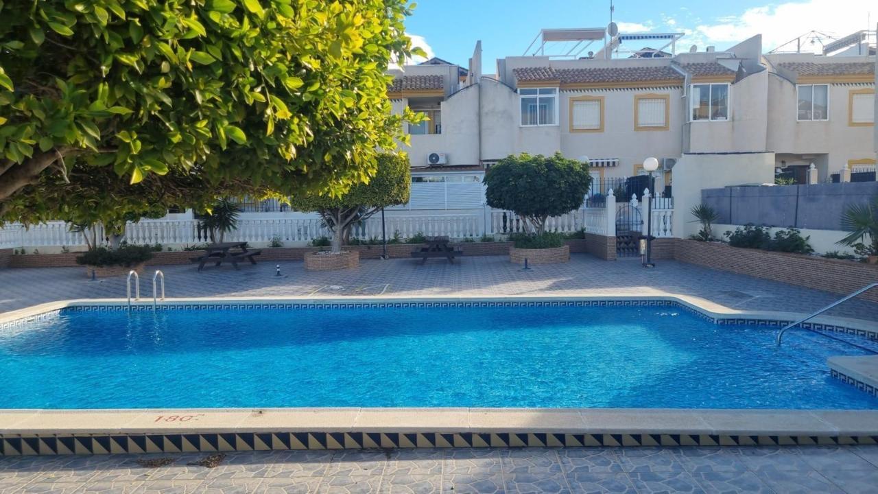 Fully Renovated South-Facing Bungalow Next to Habaneras & Carrefour in Torrevieja image 20