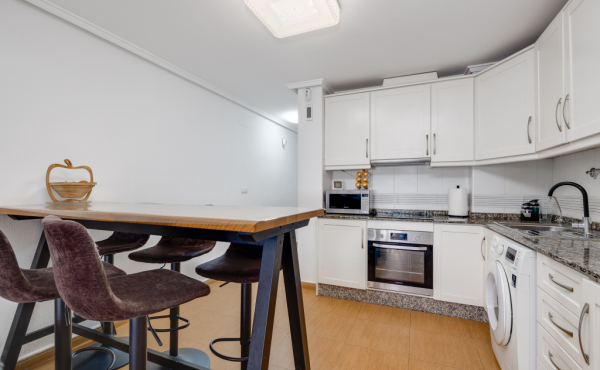 Modern 3-Bedroom Apartment Just 100m from the Beach in Torrevieja (Calle Finlandia) image 2
