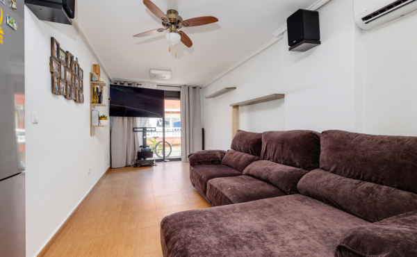 Modern 3-Bedroom Apartment Just 100m from the Beach in Torrevieja (Calle Finlandia) image 5