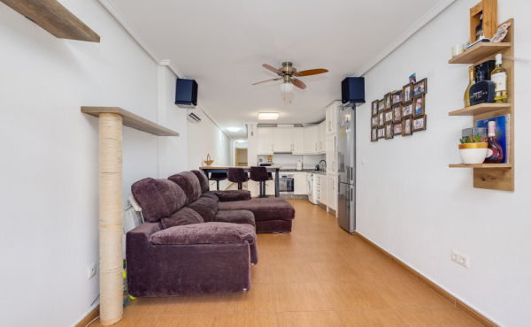 Modern 3-Bedroom Apartment Just 100m from the Beach in Torrevieja (Calle Finlandia) image 3