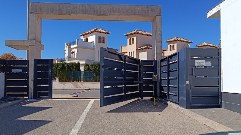 Modern 3-Bedroom House with Private Pool in Lomas de Cabo Roig, Orihuela Costa image 2