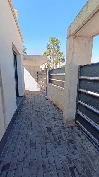 Modern 3-Bedroom House with Private Pool in Lomas de Cabo Roig, Orihuela Costa image 9