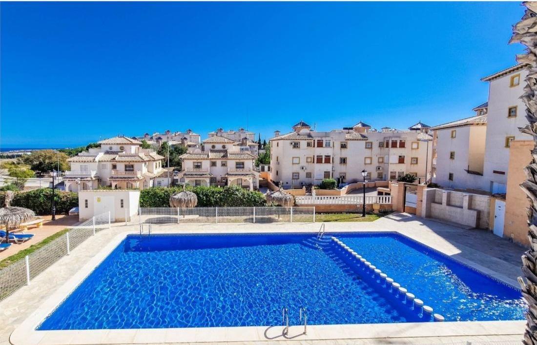 Renovated 2-Bedroom Apartment with Communal Pool in Lomas de Cabo Roig image 15